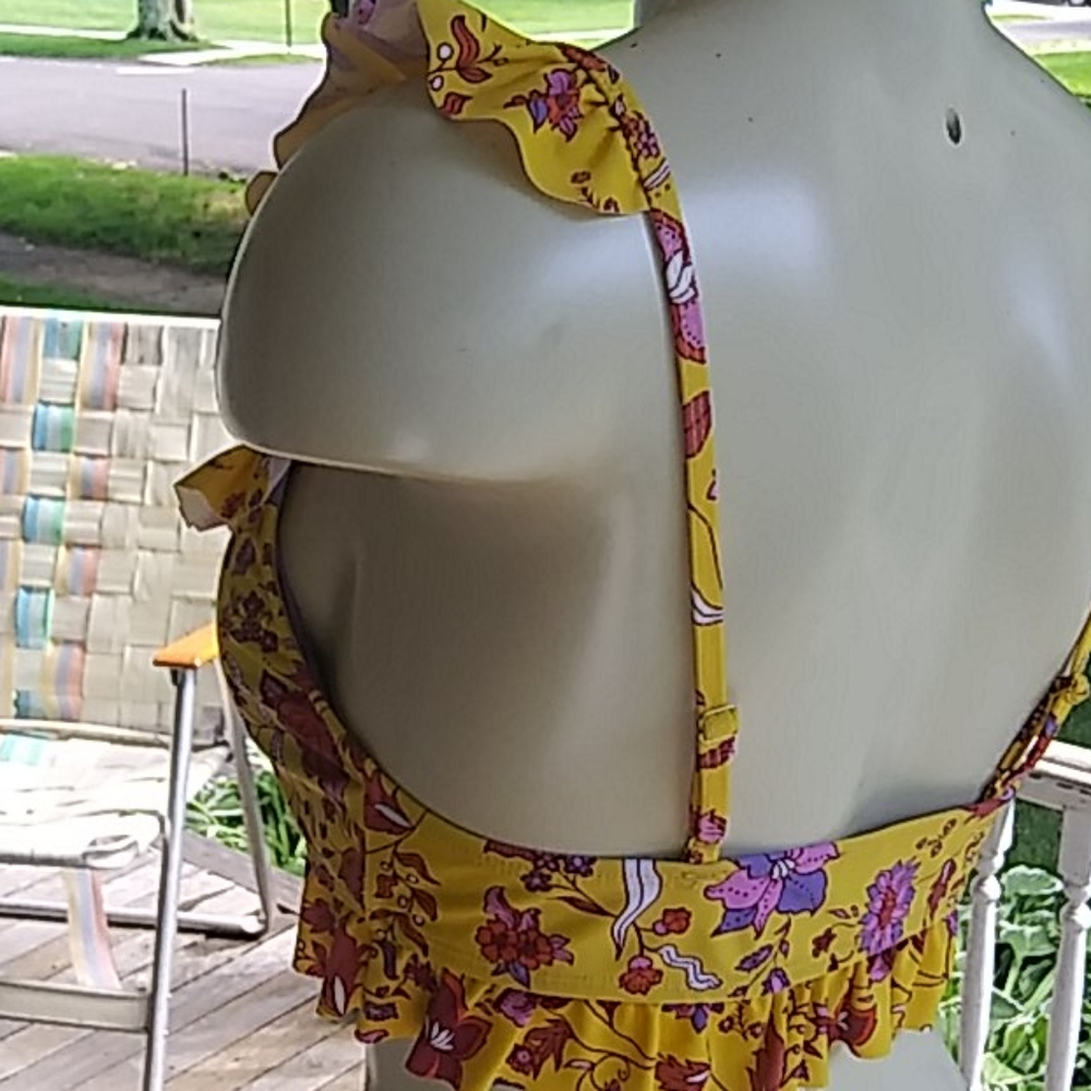 NWT Floral Ruffled Swimsuit Top - Picture 4 of 9